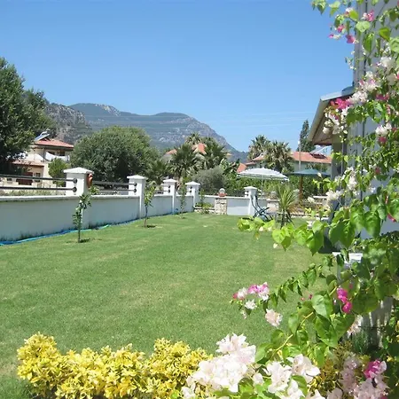 Crescent Nyaraló